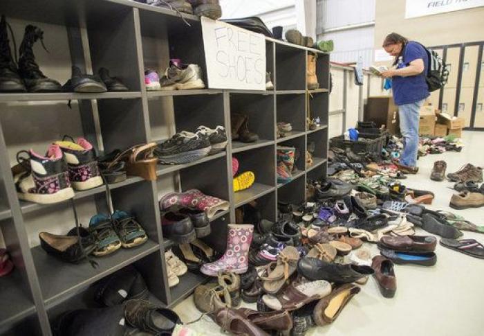 Así se quema una casa rodeada por un incendio forestal (VÍDEO)
