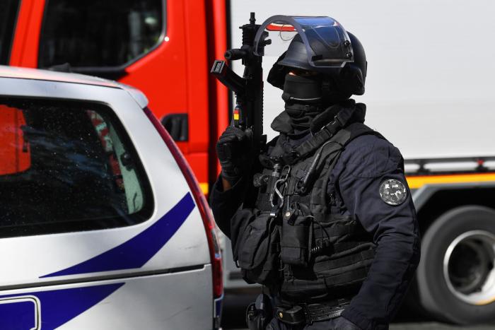 Dos personas heridas por arma blanca junto a la antigua sede de 'Charlie Hebdo'