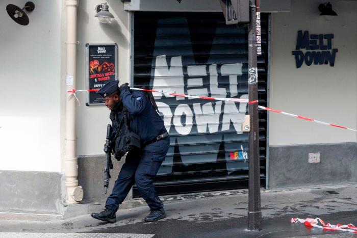 Dos personas heridas por arma blanca junto a la antigua sede de 'Charlie Hebdo'