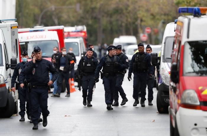 Dos personas heridas por arma blanca junto a la antigua sede de 'Charlie Hebdo'