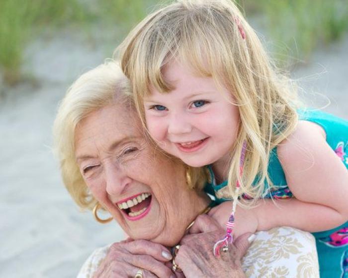 Bisabuelos + bisnietos: 16 fotos que demuestran que juntos hacen una gran pareja