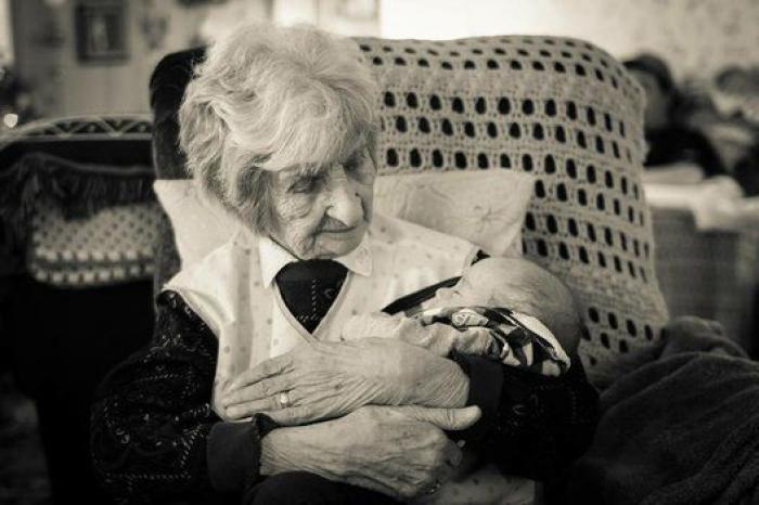 Bisabuelos + bisnietos: 16 fotos que demuestran que juntos hacen una gran pareja