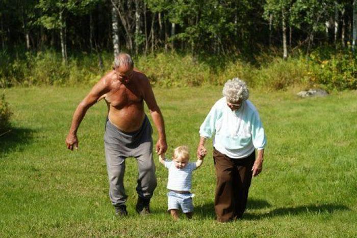 Bisabuelos + bisnietos: 16 fotos que demuestran que juntos hacen una gran pareja