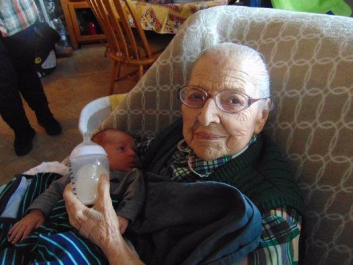 Bisabuelos + bisnietos: 16 fotos que demuestran que juntos hacen una gran pareja