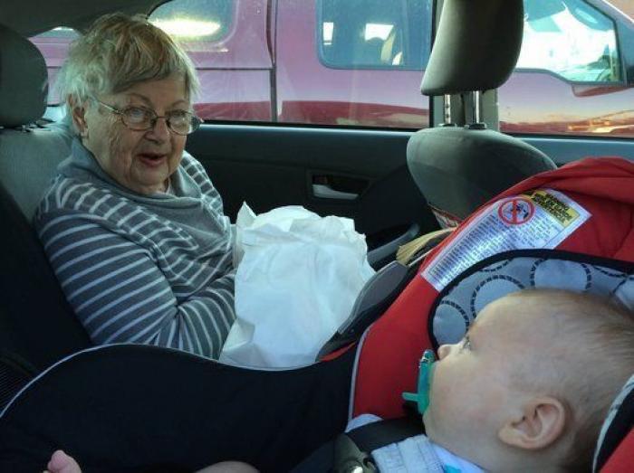 Bisabuelos + bisnietos: 16 fotos que demuestran que juntos hacen una gran pareja