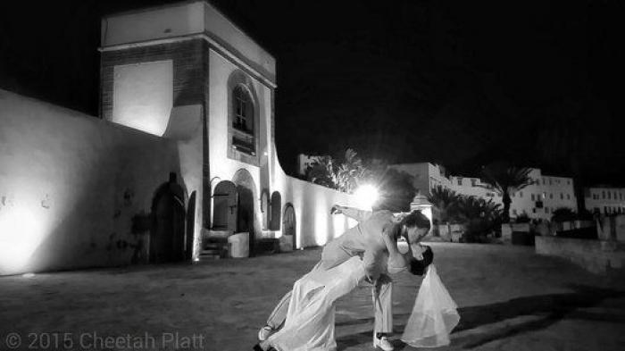 Se han casado 38 veces en 83 días y en seis continentes distintos: la increíble historia de la pareja acróbata