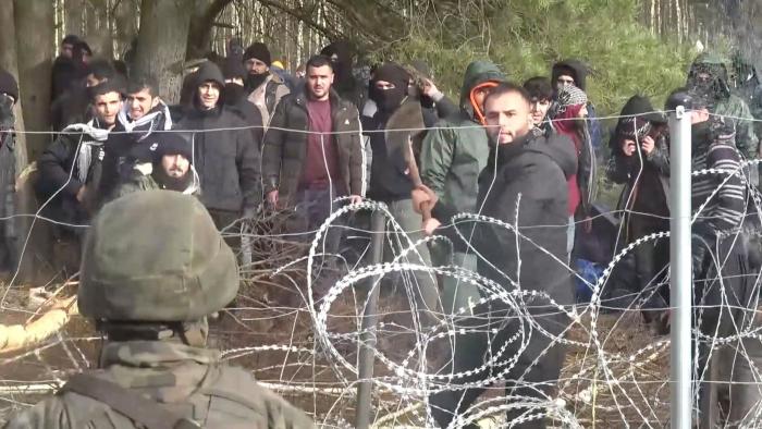 De dónde son y cómo llegan a Bielorrusia los migrantes que tratan de cruzar a Europa