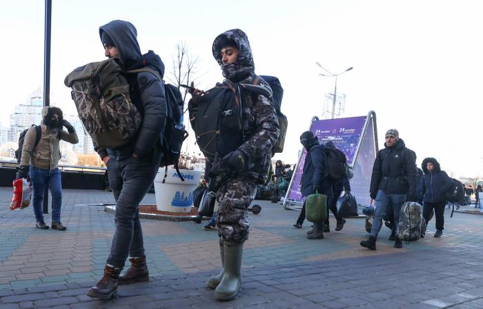 De dónde son y cómo llegan a Bielorrusia los migrantes que tratan de cruzar a Europa