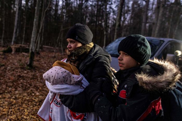 De dónde son y cómo llegan a Bielorrusia los migrantes que tratan de cruzar a Europa