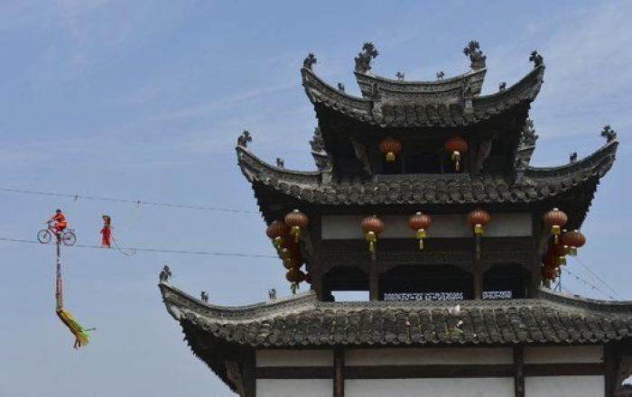 Niños de ocho años haciendo acrobacias y otras fotos del miércoles