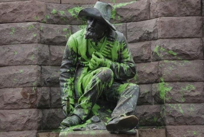 Niños de ocho años haciendo acrobacias y otras fotos del miércoles