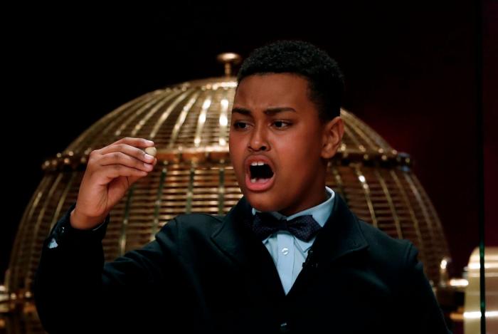 Una cadena de décimos misteriosos, protagonista del anuncio de la Lotería de Navidad 2021