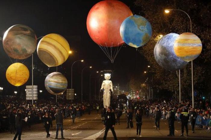 Twitter no perdona a Manuela Carmena los aciertos de la cabalgata de Madrid