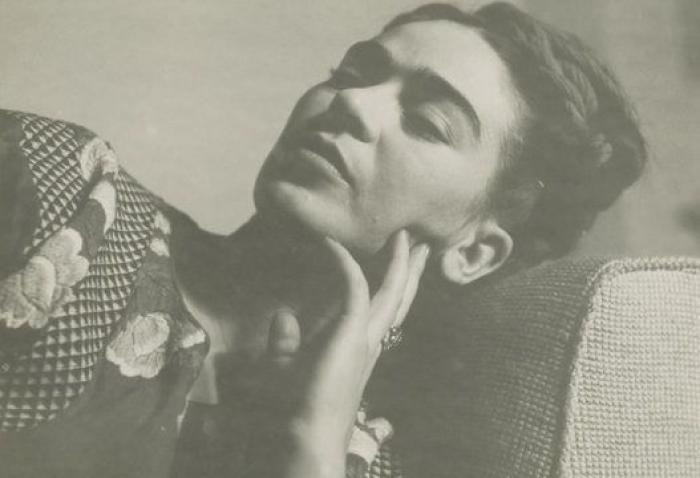 Estas 10 fotografías captan a la perfección la cautivadora belleza de Frida Kahlo