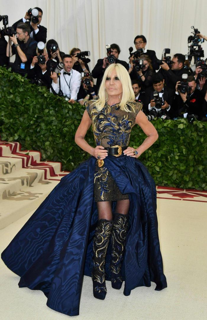 De Extremoduro a Ayuso, como una virgen: 9 guiños a la religión que Vox hoy habría censurado