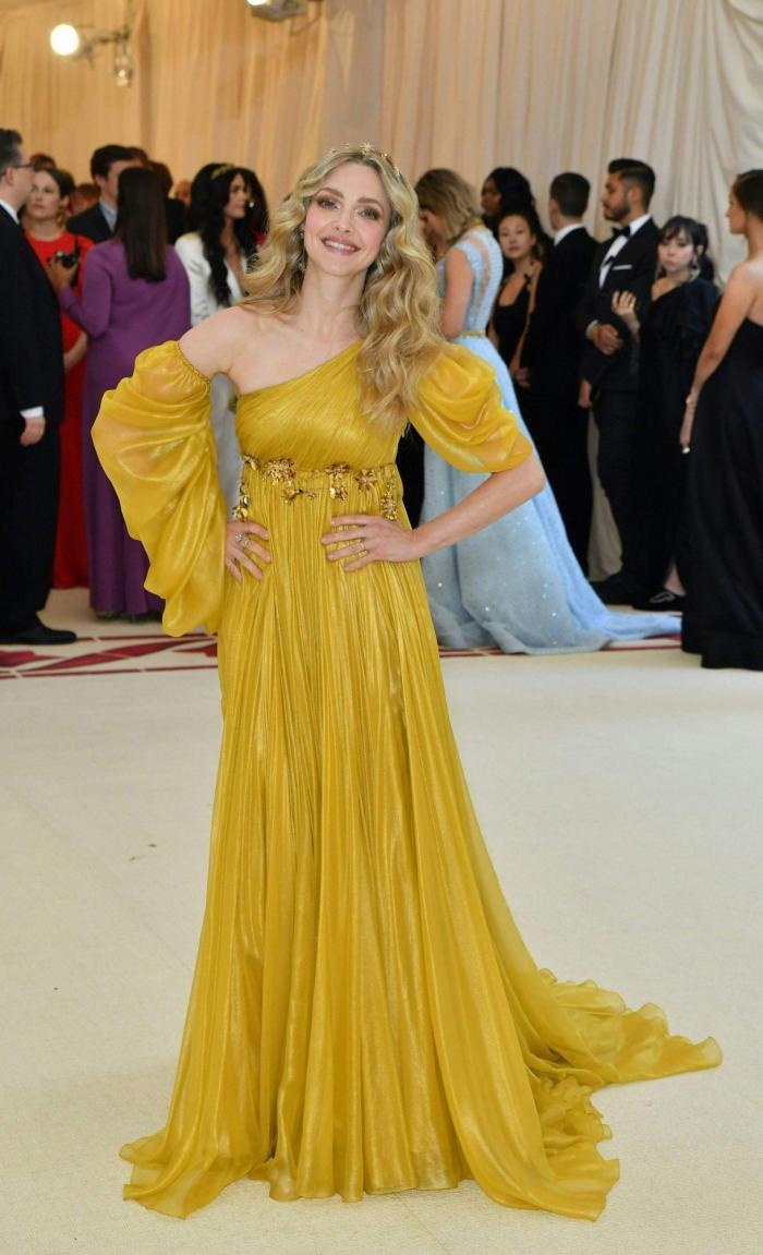 De Extremoduro a Ayuso, como una virgen: 9 guiños a la religión que Vox hoy habría censurado