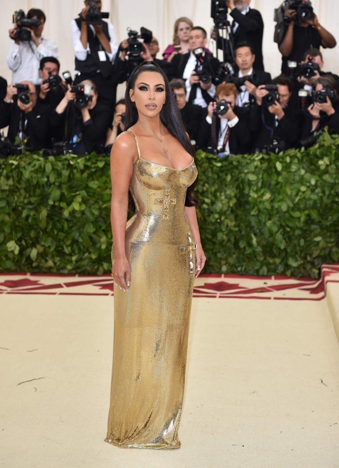 De Extremoduro a Ayuso, como una virgen: 9 guiños a la religión que Vox hoy habría censurado