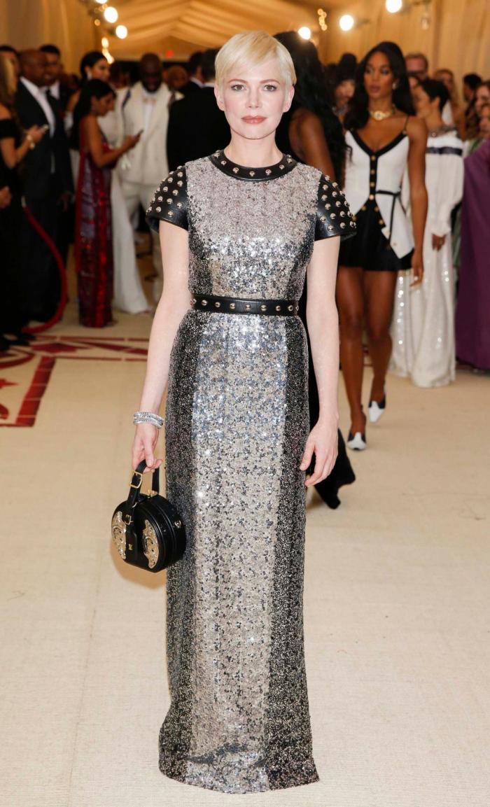 De Extremoduro a Ayuso, como una virgen: 9 guiños a la religión que Vox hoy habría censurado