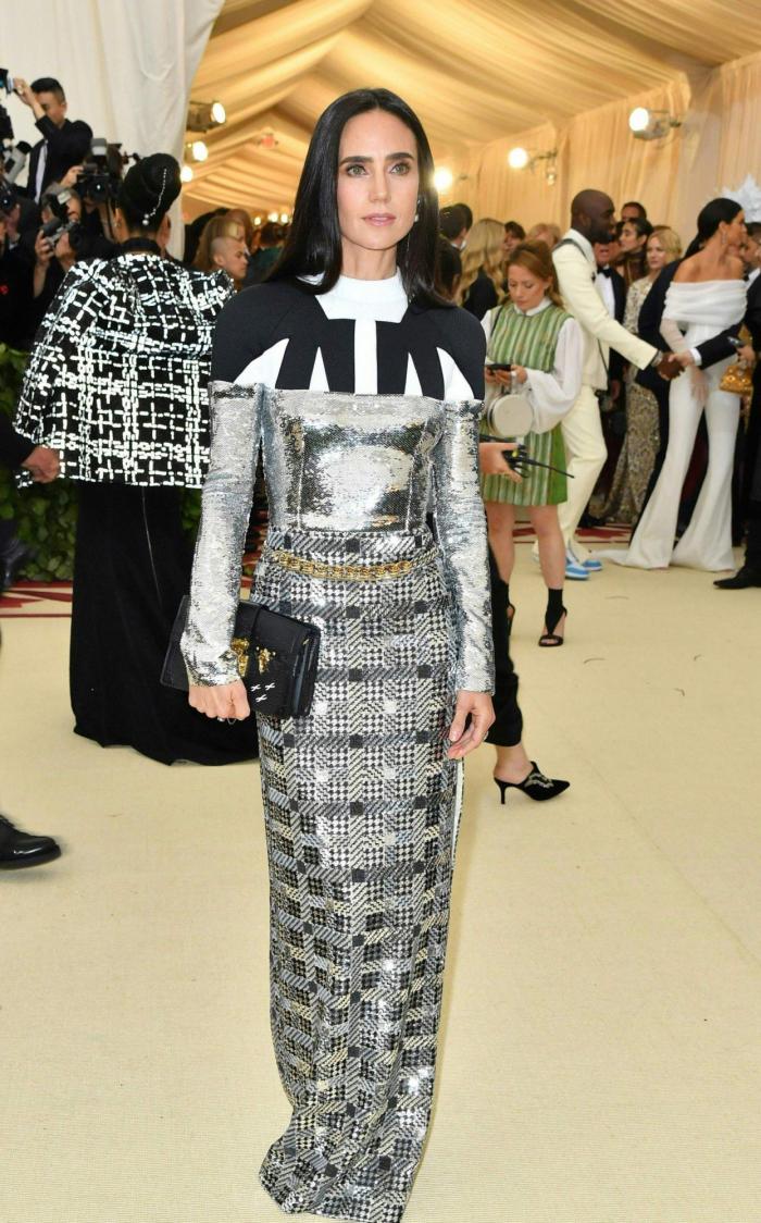 De Extremoduro a Ayuso, como una virgen: 9 guiños a la religión que Vox hoy habría censurado