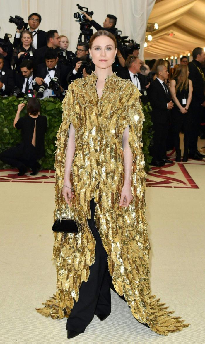 De Extremoduro a Ayuso, como una virgen: 9 guiños a la religión que Vox hoy habría censurado