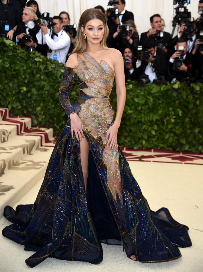 De Extremoduro a Ayuso, como una virgen: 9 guiños a la religión que Vox hoy habría censurado