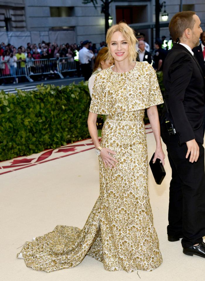 De Extremoduro a Ayuso, como una virgen: 9 guiños a la religión que Vox hoy habría censurado