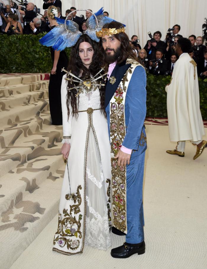 De Extremoduro a Ayuso, como una virgen: 9 guiños a la religión que Vox hoy habría censurado