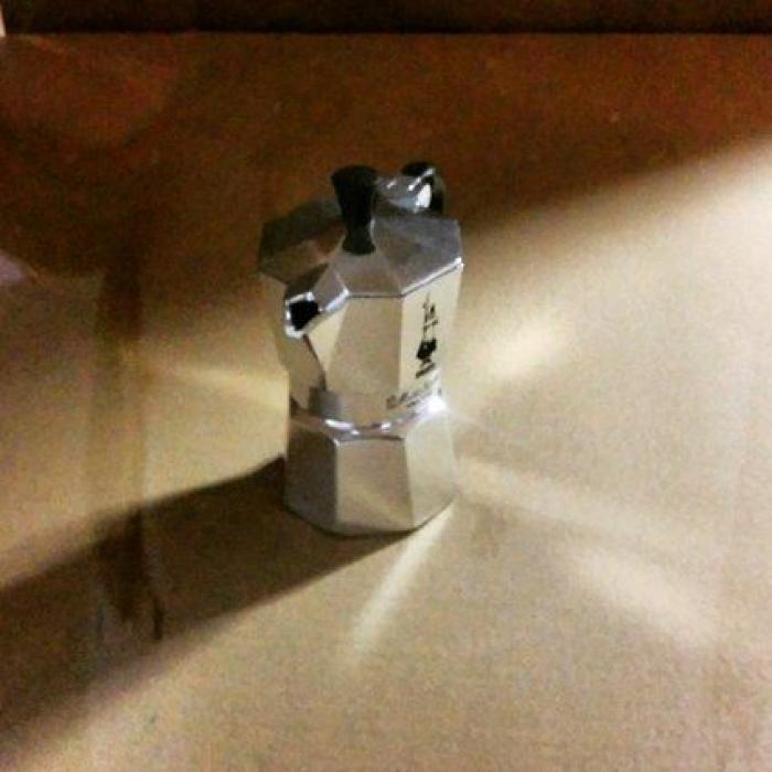 Tu cafetera, tu grapadora y tus vasos son iconos: los objetos cotidianos clave del siglo XXI