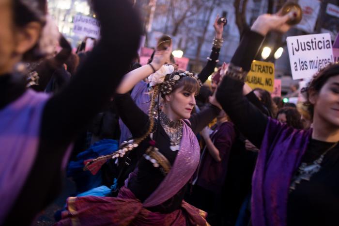 Miles de personas marchan en Madrid por la igualdad