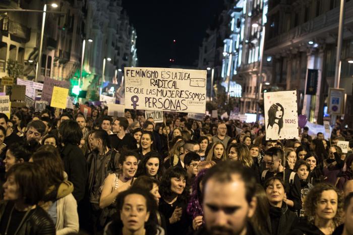 Miles de personas marchan en Madrid por la igualdad