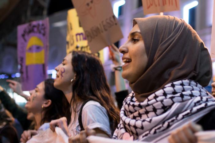 Miles de personas marchan en Madrid por la igualdad