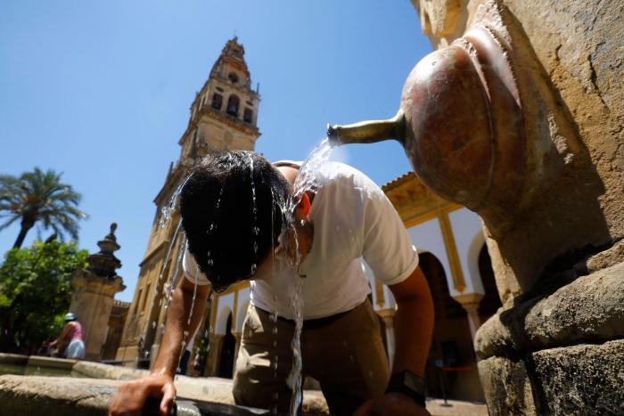 La ola de calor intensifica los incendios: más de 700 hectáreas quemadas en Navarra, Aragón y Cataluña