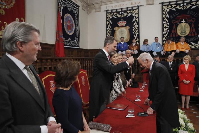 Ida Vitale rompe el protocolo en el Cervantes: "Mi candidato era Vila-Matas"