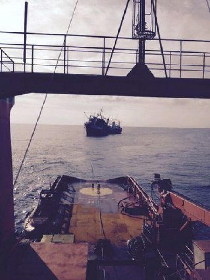 Arde un enorme buque al sur de Gran Canaria