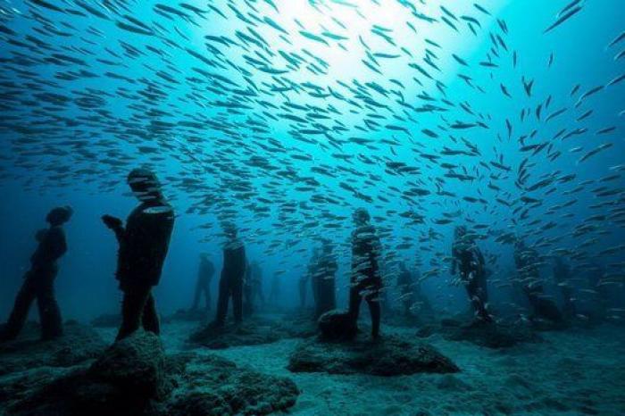 Un grupo de turistas indigna al bañarse en los Jameos del Agua (Lanzarote), un lugar protegido