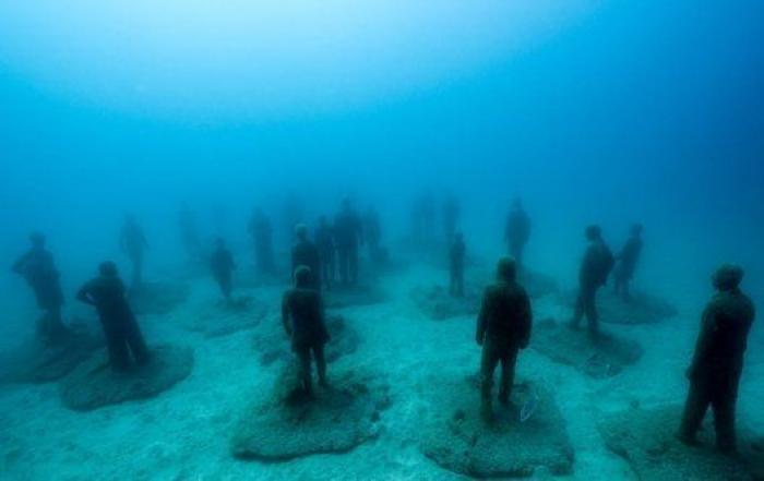 Un grupo de turistas indigna al bañarse en los Jameos del Agua (Lanzarote), un lugar protegido
