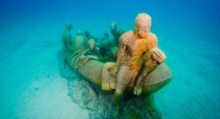 Un grupo de turistas indigna al bañarse en los Jameos del Agua (Lanzarote), un lugar protegido