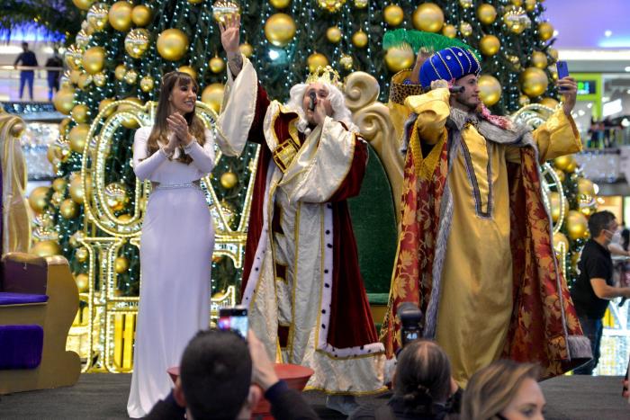 La Policía desaloja un evento en Marbella donde Kiko Rivera repartió abrazos vestido de rey mago