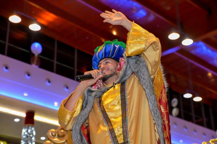 La Policía desaloja un evento en Marbella donde Kiko Rivera repartió abrazos vestido de rey mago