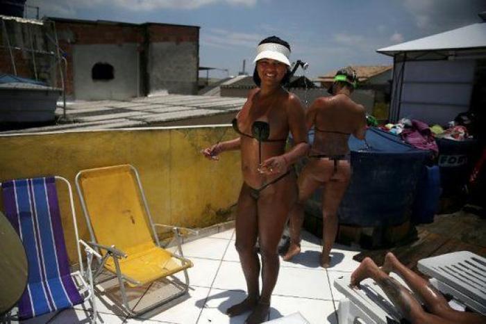 La 'marquinha', la peligrosa moda brasileña de tomar el sol con cinta aislante