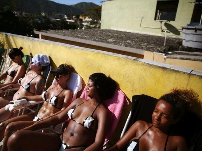 La 'marquinha', la peligrosa moda brasileña de tomar el sol con cinta aislante