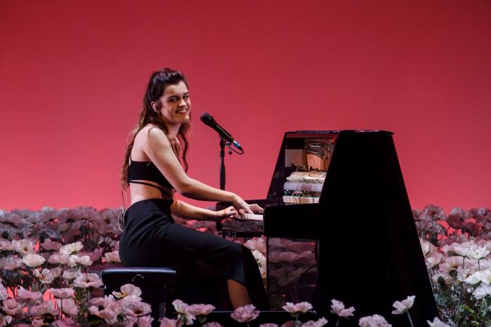 Rosalía se gana a todos con lo que hizo en este concierto de Amaia: mira a la derecha de la imagen