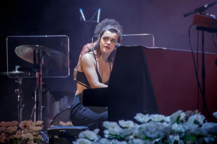 Rosalía se gana a todos con lo que hizo en este concierto de Amaia: mira a la derecha de la imagen