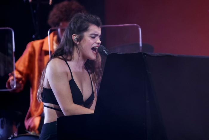 Rosalía se gana a todos con lo que hizo en este concierto de Amaia: mira a la derecha de la imagen