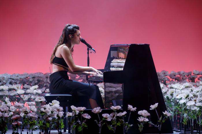 Rosalía se gana a todos con lo que hizo en este concierto de Amaia: mira a la derecha de la imagen