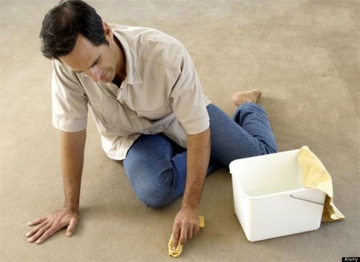 Por qué quitarte los zapatos al entrar a casa es lo mejor que puedes hacer