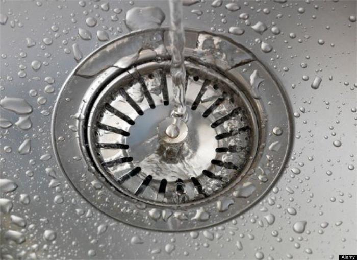 Por qué quitarte los zapatos al entrar a casa es lo mejor que puedes hacer