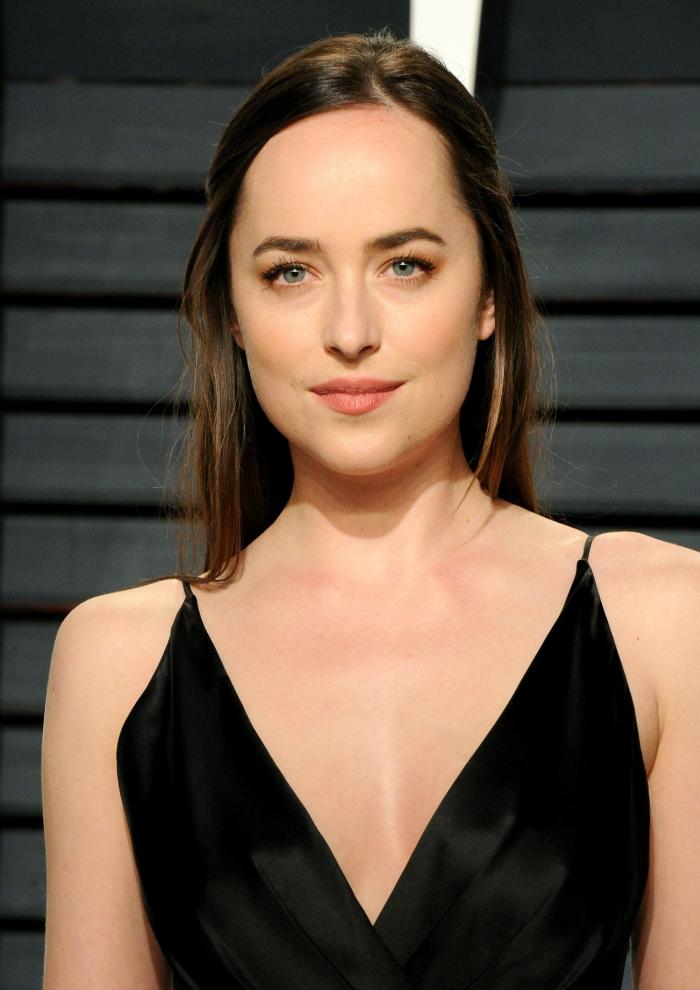 Úrsula Corberó, Dakota Johnson y otras famosas que saben cómo llevar flequillo