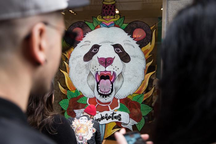 Calles llenas de arte: Pinta Malasaña vuelve a inundar de grafitis el barrio madrileño