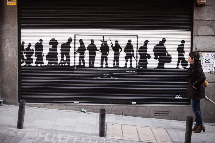 Calles llenas de arte: Pinta Malasaña vuelve a inundar de grafitis el barrio madrileño